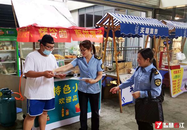 常态化开展食品安全排查行动,重点对餐饮服务,现场制售,散装食品销售